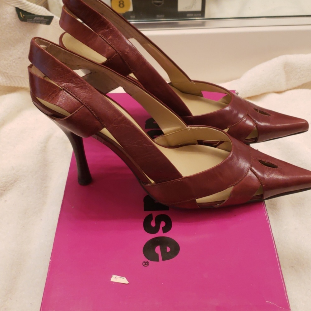 Tobacco color pumps